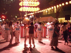 丸の内の盆踊り祭り_2