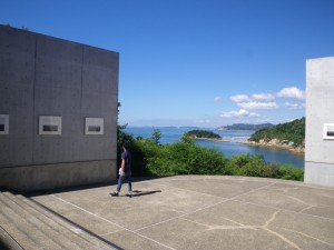 ベネッセミュージアムから見える直島の海岸