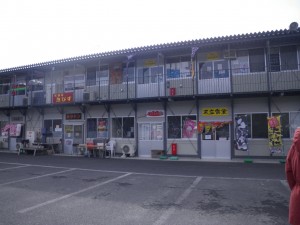 町の商店街は仮設店舗